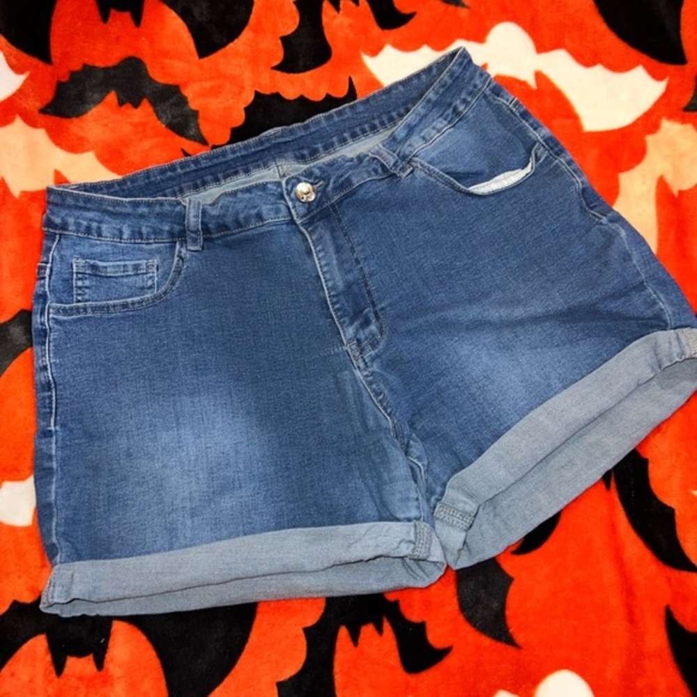 Amazon XXL stretchy denim shorts 🦋3/10🦋